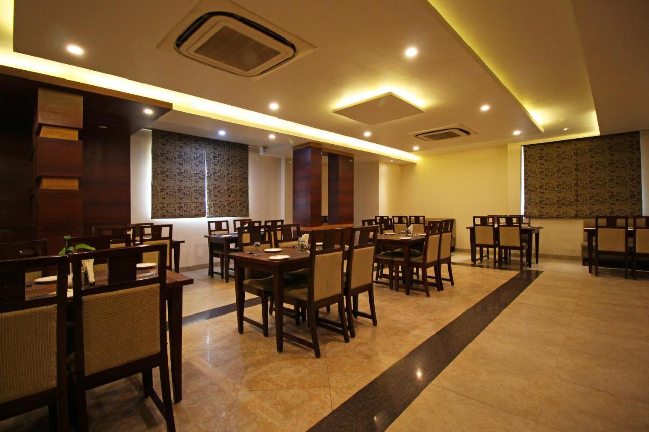 Capital O 4535 Hotel Uma Palace Varanasi Exterior photo