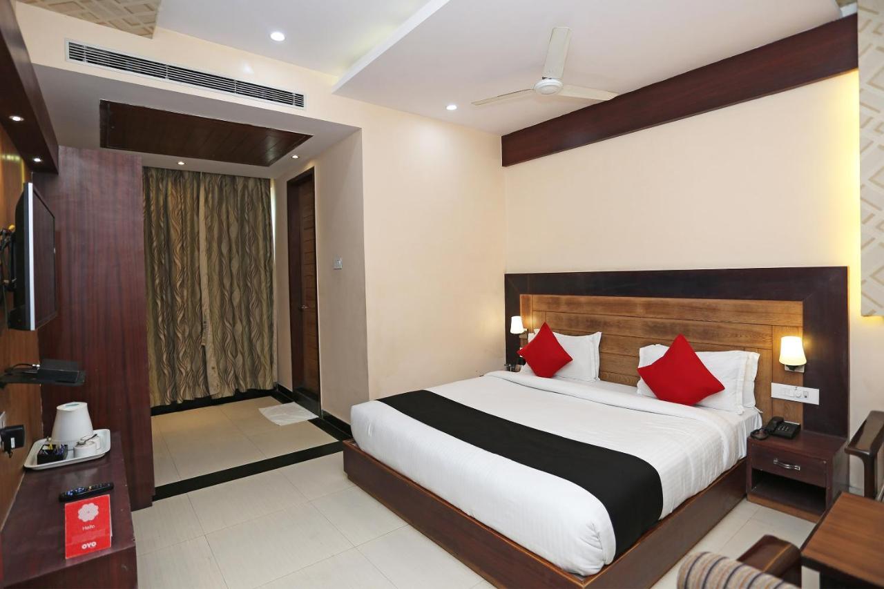 Capital O 4535 Hotel Uma Palace Varanasi Exterior photo