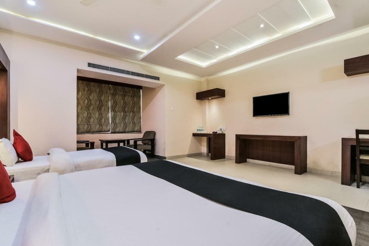 Capital O 4535 Hotel Uma Palace Varanasi Exterior photo